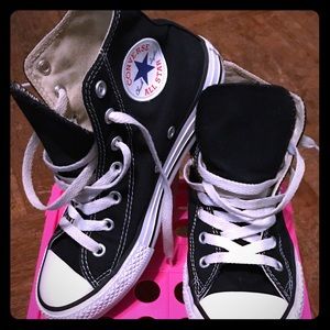 Kids Converse size 2...great condition